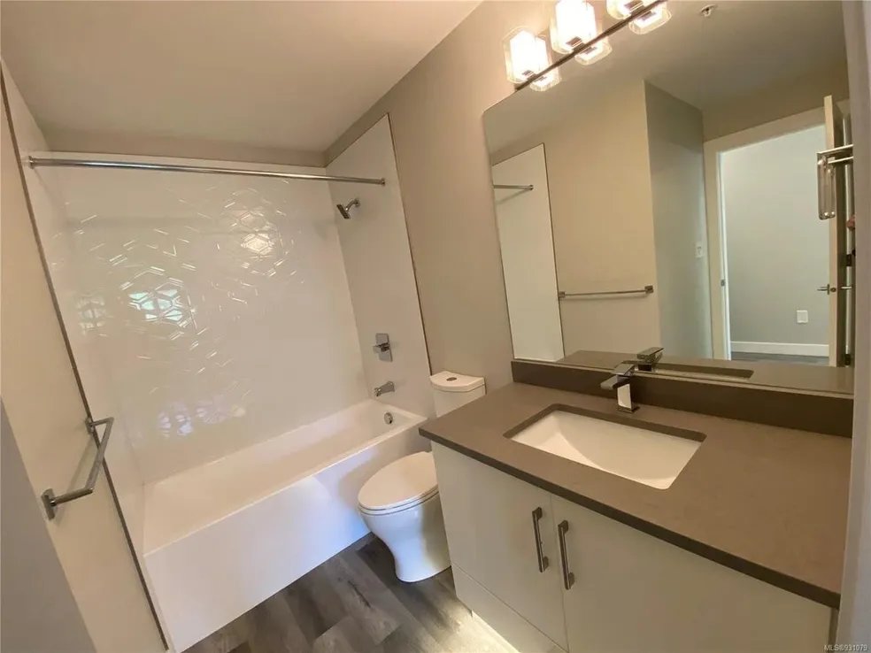 Riverstone Place suite with luxury vinyl plank